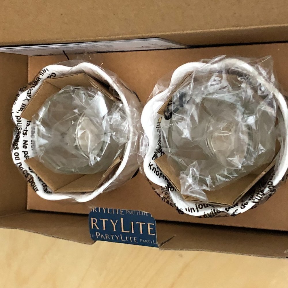 New PARTYLITE Garden Blossoms Ivory & Clear Votive Holder Pair - Picture 2 of 9